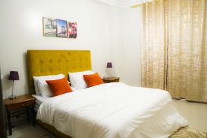 Monopolios résidence à côté de la gare une salon une chambre cuisine américain bien équipé Wi-Fi TV garage ascenseur à côté du moule cétait Center et McDonalds cest à côté de la plage