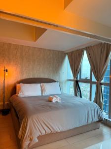 Cozy Modern- King Bed- City View