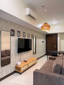 Cozy Modern- King Bed- City View