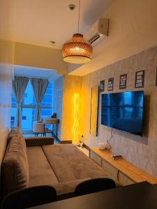 Cozy Modern- King Bed- City View