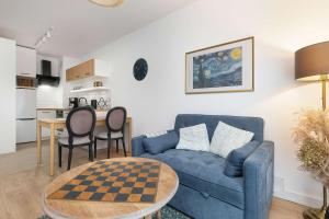 Modern Apartment with Garden and Parking in Gdańsk by Noclegi Renters