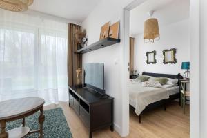 Modern Apartment with Garden and Parking in Gdańsk by Noclegi Renters