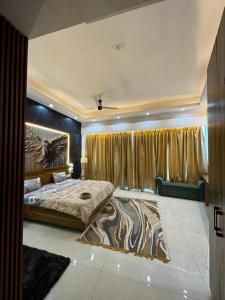 GAUR Luxury Stay