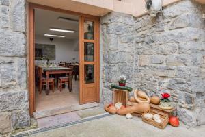 Holiday Home PrLukčevih with 4 Bedrooms & Sauna