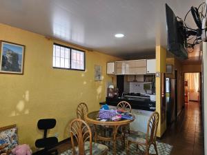 Villa cerca al malecón de Salinas para 10 personas