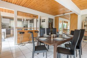 Maison Lacustre - Maison contemporaine avec vue panoramique sur le lac dAnnecy