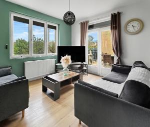 Maison lumineuse avec terrasse en plein centre