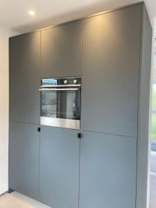 Relax in Comfort, Renovated 3 Bed Nuthall Retreat