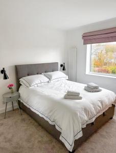 Relax in Comfort, Renovated 3 Bed Nuthall Retreat