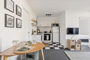 Inner-City Apartment with Balcony, Gym and Sauna