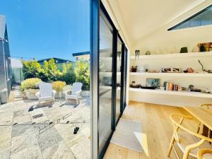 Luxury Coastal Gallery Retreat