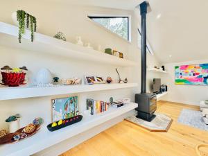 Luxury Coastal Gallery Retreat