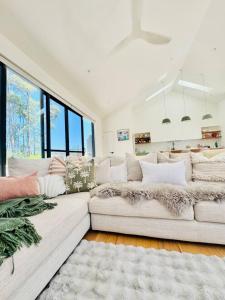 Luxury Coastal Gallery Retreat