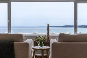 Million dollar views, Steps to the Beach.
