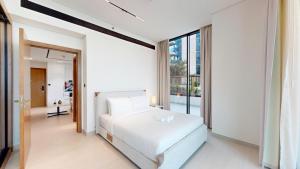 Vacationer Holiday Homes l 1 Bedroom in Business Bay l Direct Pool Access