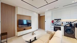 Vacationer Holiday Homes l 1 Bedroom in Business Bay l Direct Pool Access