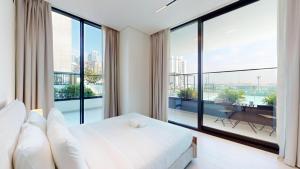 Vacationer Holiday Homes l 1 Bedroom in Business Bay l Direct Pool Access