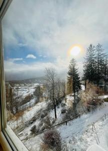 Weranda Śnieżka klimatyczne mieszkanie z widokiem na Śnieżkę 10 minut do wyciągów i Świątyni Wang, parking w cenie