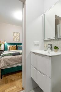 Family AirPort Stop by VAYA STAYS