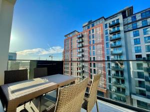 City Crown Residence Modern Two Bedroom at BW