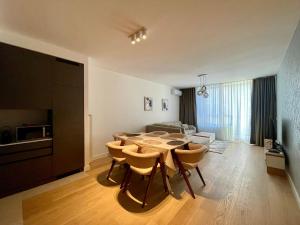 City Crown Residence Modern Two Bedroom at BW