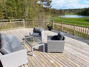 Fresh cottage with lake view and rowing boat SE09156