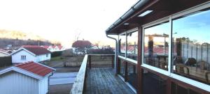 Stay central & close to the sea in Henån SE09155