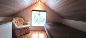 Stay central & close to the sea in Henån SE09155