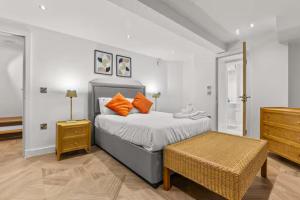 New Build Duplex Minutes From City Centre - Pass the Keys