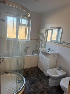 4 Bedroom House available for room letting