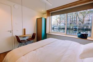 The Amsterdam Houseboat Family - de Jordaan Brand New Houseboat!