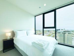Executive 2BR Retreat - Opposite Central Market