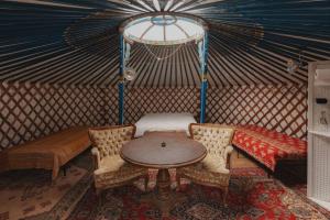 Cosy yurt at a nature retreat in Sequoia Forest