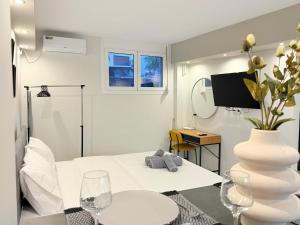 Pagrati Nest 18 by A&D Properties