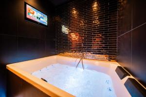 ANS Hanza Tower Apartment with private jacuzzi - Swimming pool, sauna, jacuzzi, viewing terrace