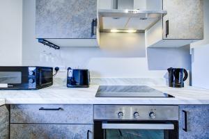 Stylish 2BR Apartment in Central High Wycombe