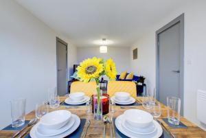 Stylish 2BR Apartment in Central High Wycombe