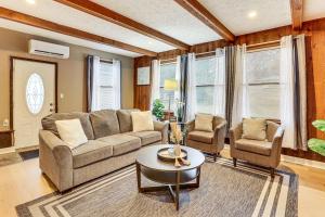 Inviting Family Home, 2 Mi to Eastwood Mall!