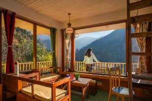 LiveAway Mussoorie, Kempty by PACK