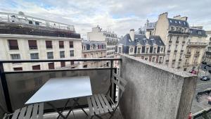 Studio near Champs-Elysées, facing Parc Monceau