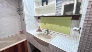 Studio near Champs-Elysées, facing Parc Monceau