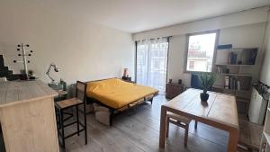 Studio near Champs-Elysées, facing Parc Monceau