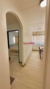 iMoji Stay-Room IMPACT