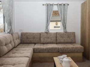 6 Manor Park - 3 Bedroom - Sea views nearby