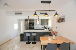 Horizon Sea Views and Garage