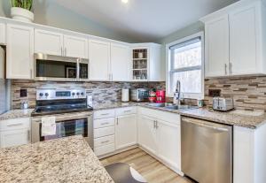 5 Mi to The USAF Museum Dayton Home, Walk to Park