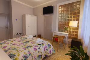 Vivi Lucca con "Madame Fannj" - Camera Viola