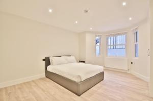 Lovely 2Bed Garden Flat In West London