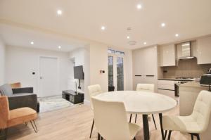 Lovely 2Bed Garden Flat In West London