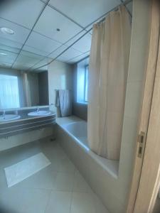 Ajman Corniche Residences T7
